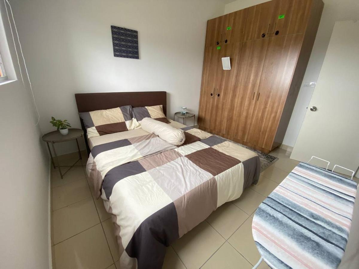 Alanis D'Semporna Homestay Sepang Bagian luar foto