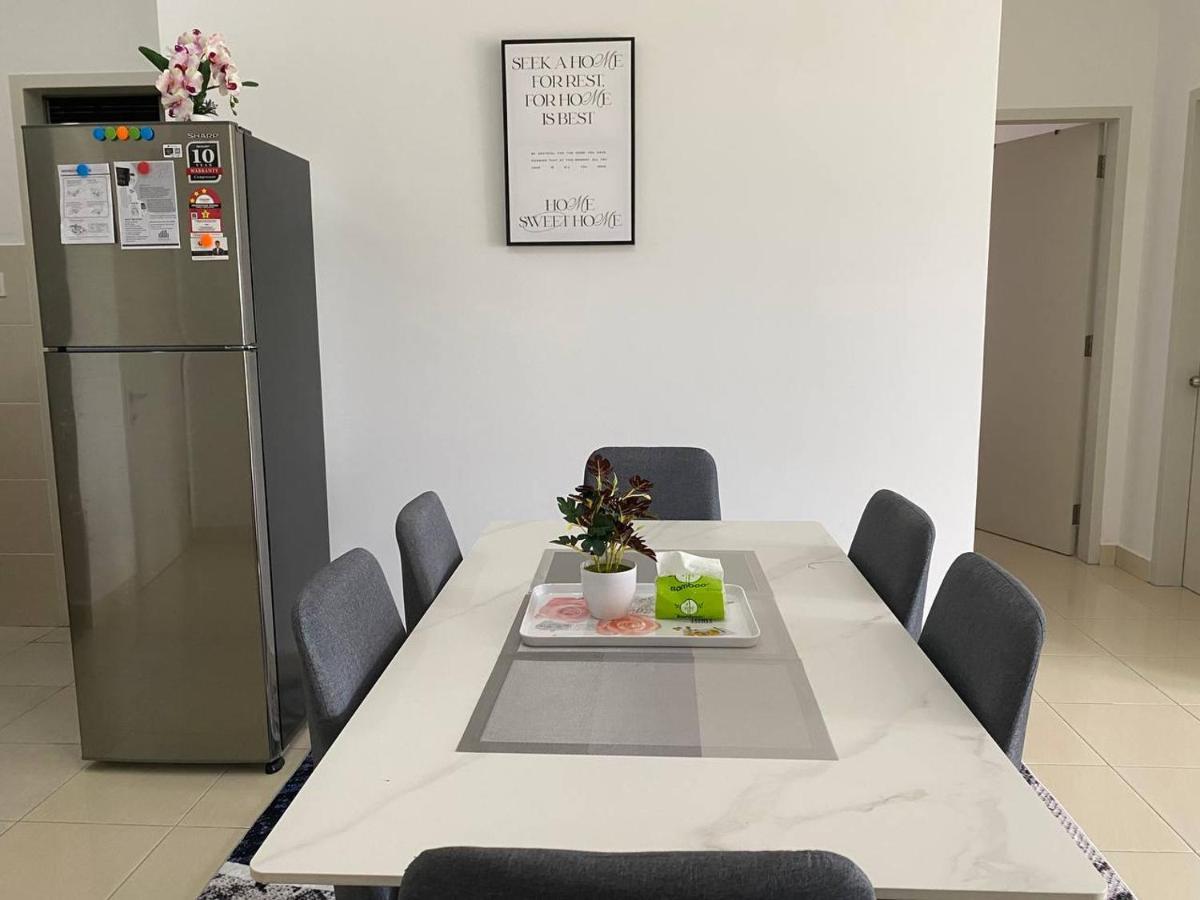 Alanis D'Semporna Homestay Sepang Bagian luar foto